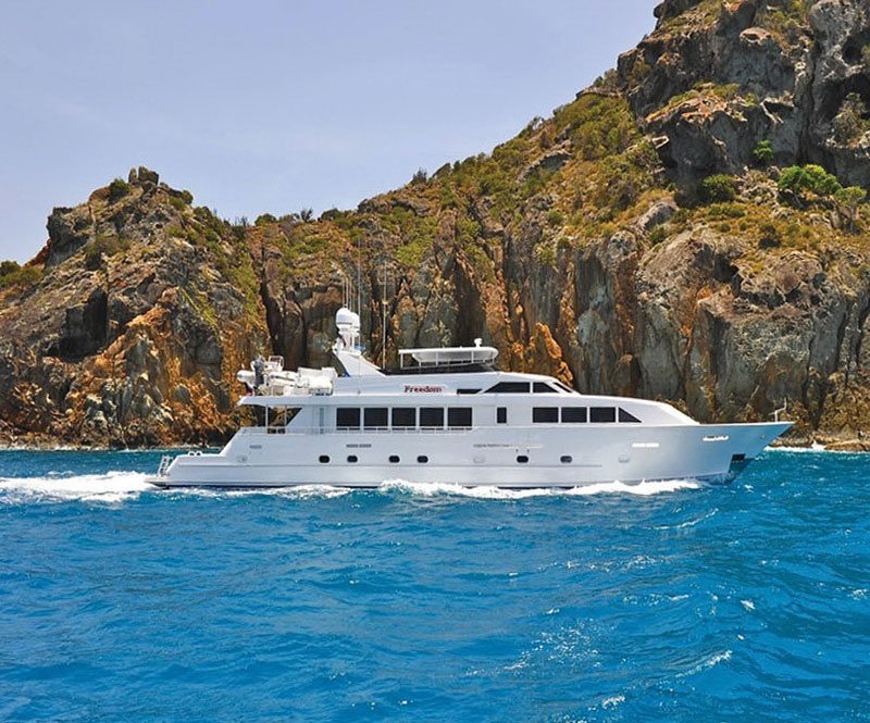 Amazing Charters Big Boat By The Rocks