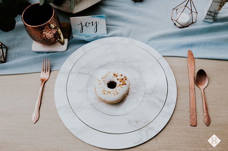 Modern_rustic_wedding-marbel_plate_with_donut