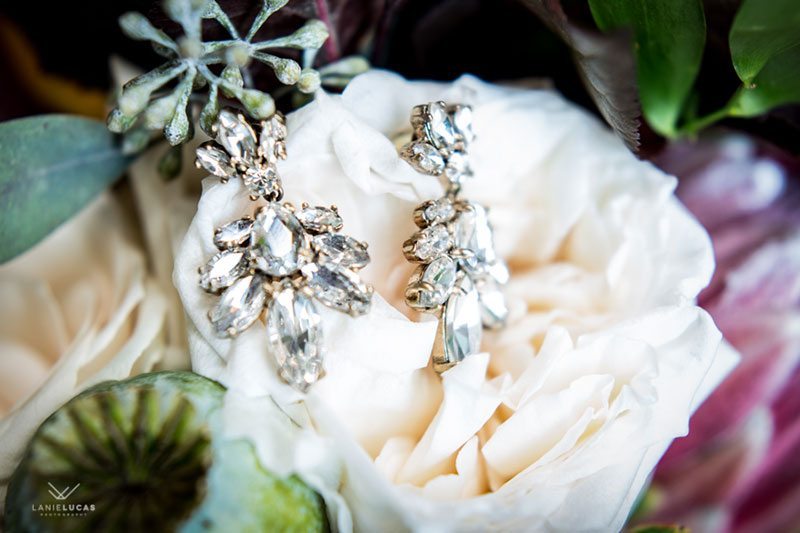 Big Fake Wedding 3 Earrings With Flowers