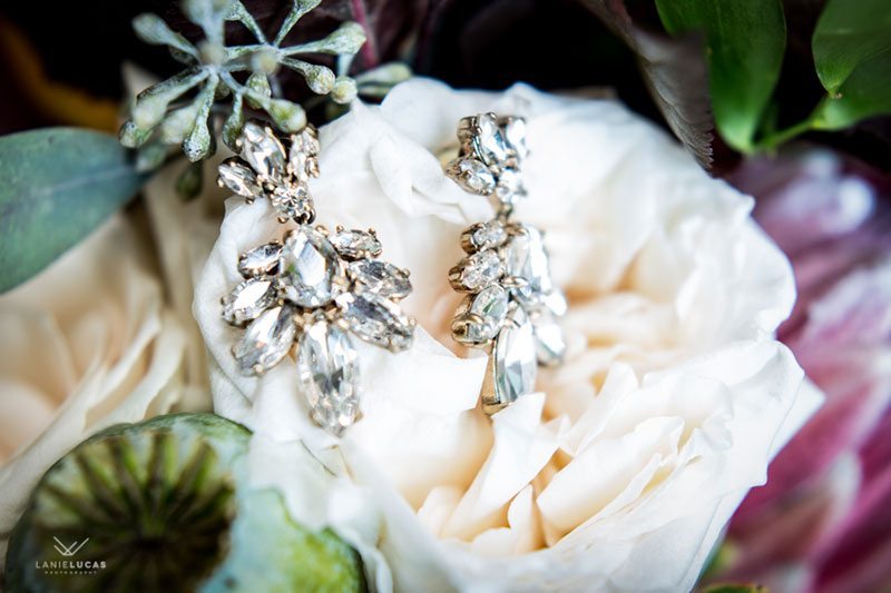 Big Fake Wedding 3 Earrings With Flowers