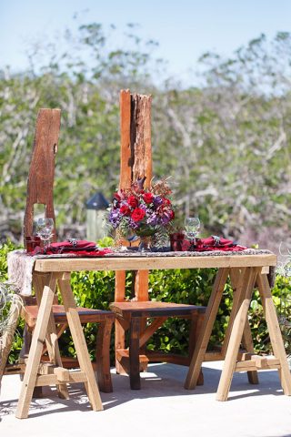 Vampire Wedding Flowers On Table