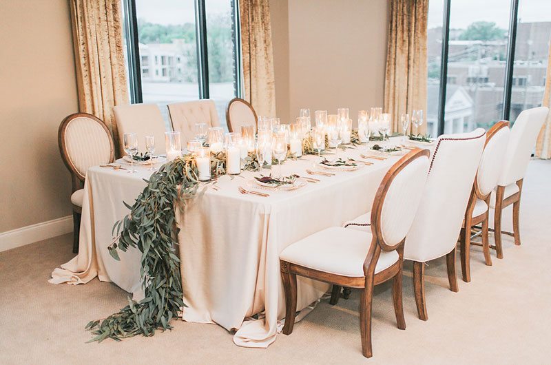 Hotel White Table And Chairs