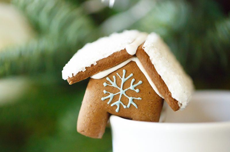 I Saw Mommy Kissing Santa Claus Ginger Bread House