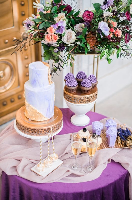 3 Tips On How To Use Ultra Violet In Your Wedding Cake