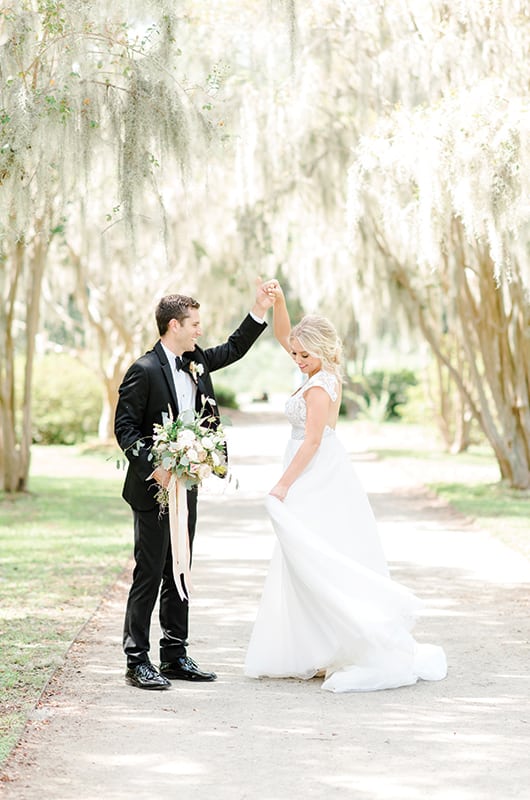 Spanish Moss Couple Spinning