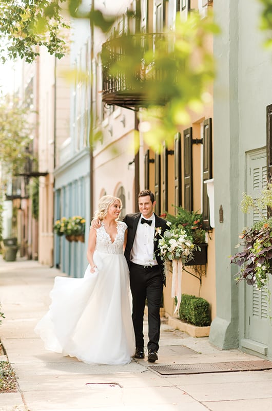 Spanish Moss Couple Wlaking