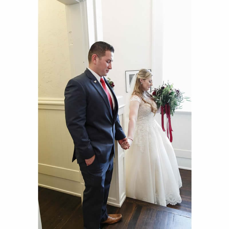 Houston Texas First Responders Find Love On The Call Of Duty Bride And Groom Praying