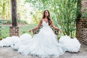 Kelly Faetanini Bridal Fashion 2018 Sitting Bride
