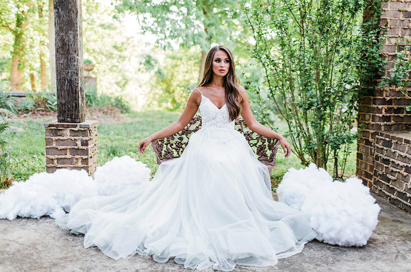 Kelly Faetanini Bridal Fashion 2018 Sitting Bride