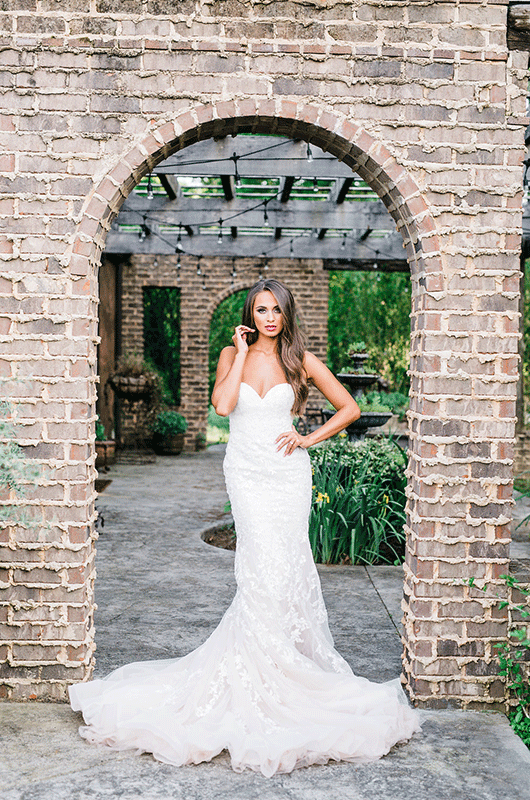 Kelly Faetanini Bridal Fashion 2018 Brick Archway