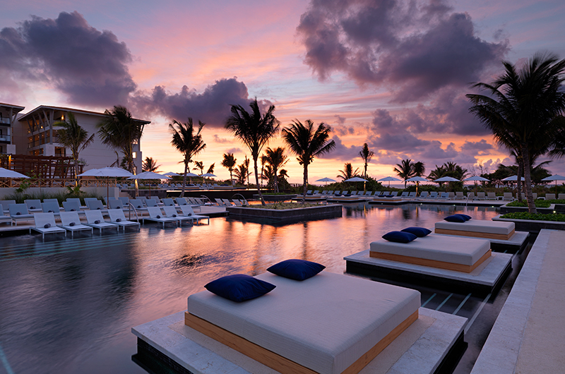 UNICO Mexico Sunset Pool