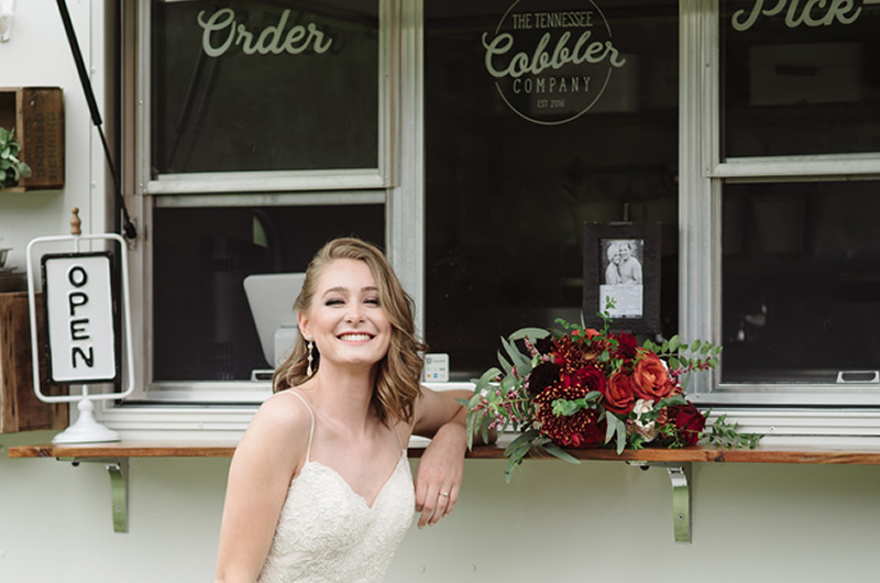 Barn Wedding With An Urban Chic Twist Bride At Food Truck