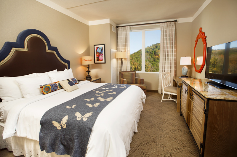 Smoky Mountain MagiC At Dollywood's DreamMore Resort And Spa Suite