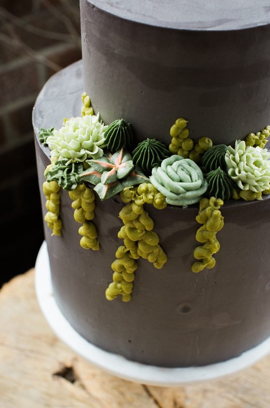 Minimal Organic Wedding Details Cake Details