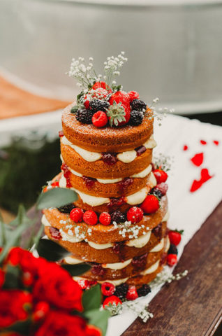 A Classic Kentucky Derby Styled Wedding Cake