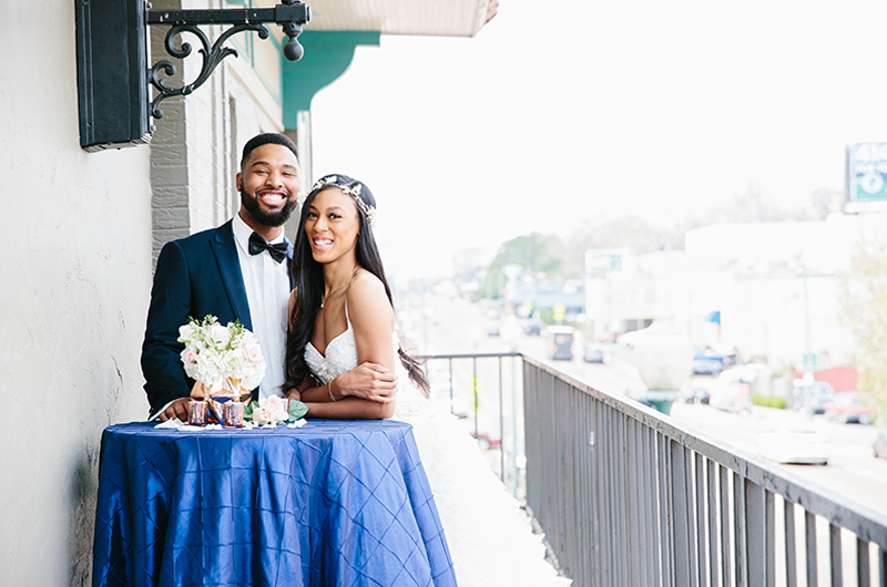 Balck Canvas Beauty At The Atrium Memphis Couple On Balcony