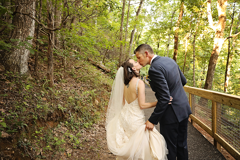 Amicalola Fall Wedding Giveaway Couple Kissing