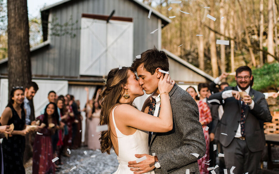 Newlyweds Becca & Louie Said I Do At Georgia’s Oakleaf Cottage With Sustainability In Mind Couple Kiss