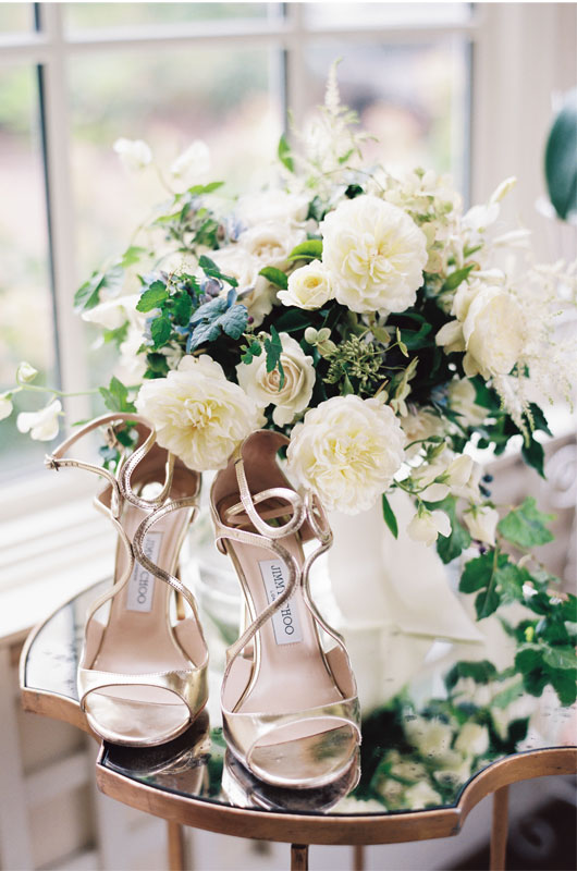 Diane Ross And Peter Swank Brides Heels With Bouquet