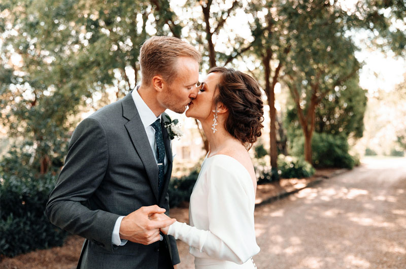 A Guide To Virtual Weddings During COVID Couple Kissing Swak Photography