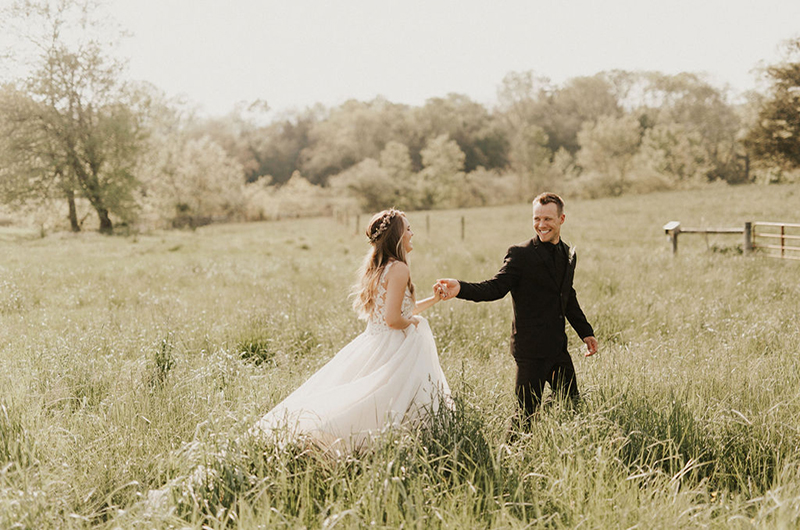 Have A Unforgettable Elopement With Amy Marie Events Couple In Field