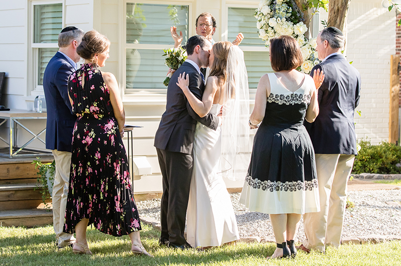 Rabbi Marries Memphis Couple First Kiss