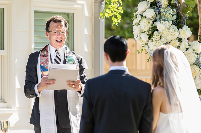 Rabbi Marries Memphis Couple He’s Known for Years in a Reimagined Outdoor Ceremony