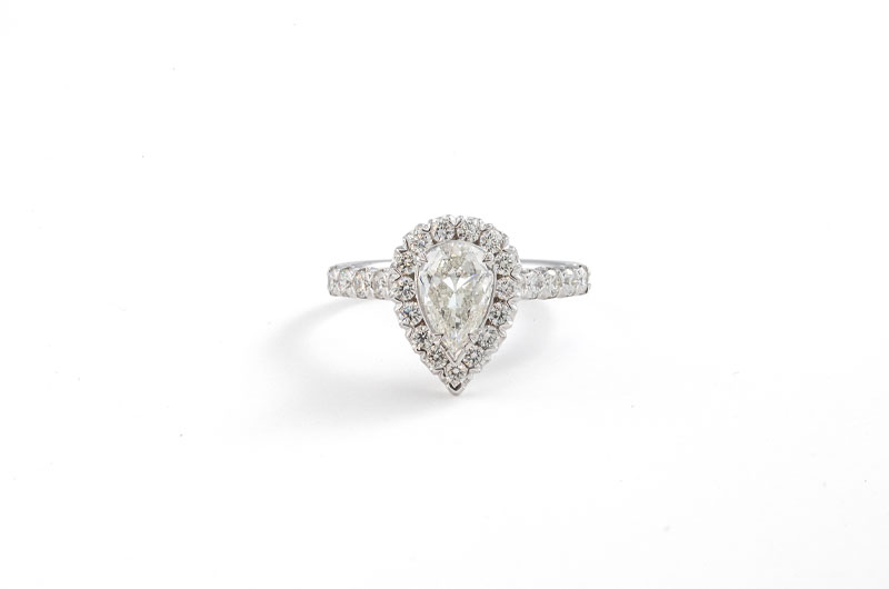 Sissys Log Cabin Hosts First Ever Bridal Season Spectacular Pear Halo Sissys Log Cabin Hosts First Ever Bridal Season Spectacular Pear Halo
