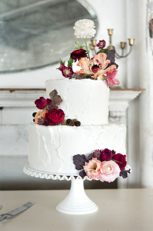 Propcellar Was The Perfect Backdrop For This Vintage Memphis Wedding Cake Display Propcellar Was The Perfect Backdrop For This Vintage Memphis Wedding Cake Display