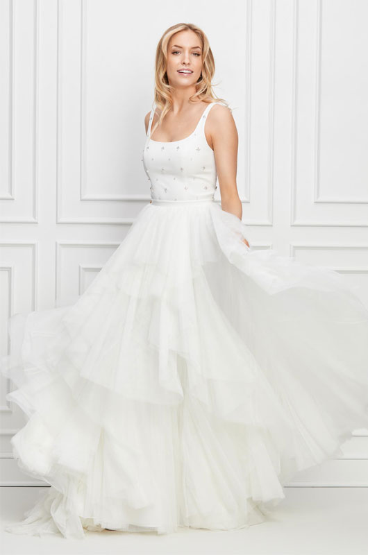 Leading Bridal Boutique Ivory And Beau Shares Wedding Gown Trends For 2021 Minimalistic Gown