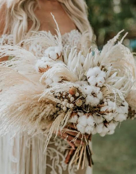 Revamp Your Seasonal Beach Wedding With Dried Floral Accents Neutral Shade Bouquet