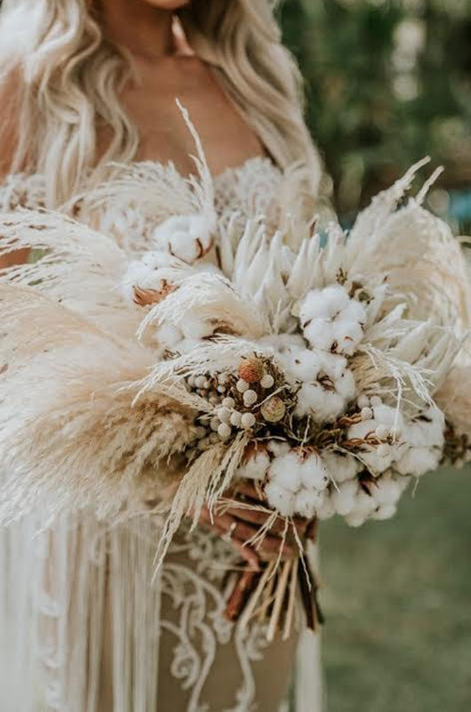 Revamp Your Seasonal Beach Wedding With Dried Floral Accents Neutral Shade Bouquet