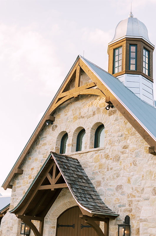 An Idyllic I Do Awaits At Luxury Rustic Venue Hidden River Ranch Chapel