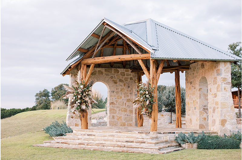 An Idyllic I Do Awaits At Luxury Rustic Venue Hidden River Ranch Covered Pavilion