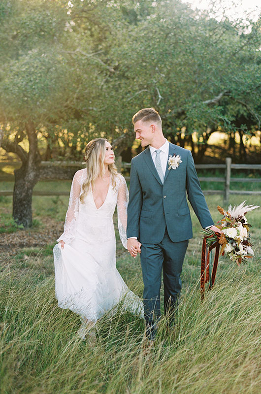 An Idyllic I Do Awaits At Luxury Rustic Venue Hidden River Ranch Grass