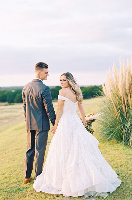 An Idyllic I Do Awaits At Luxury Rustic Venue Hidden River Ranch Prarie