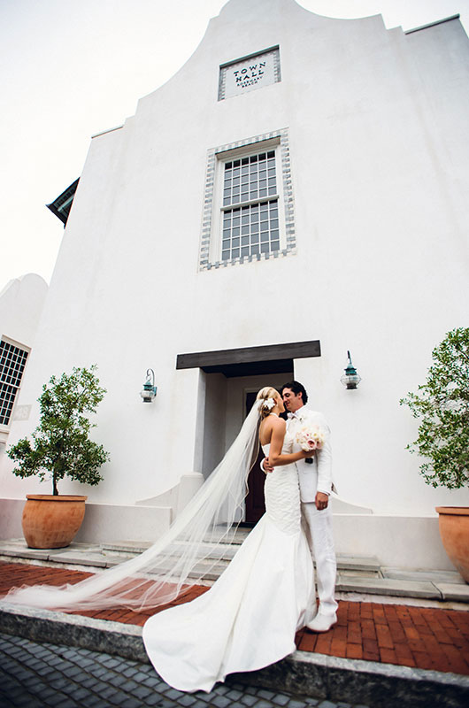 South Walton Florida Offers An Upscale Relaxing Beach Destination Wedding Couple At Chapel