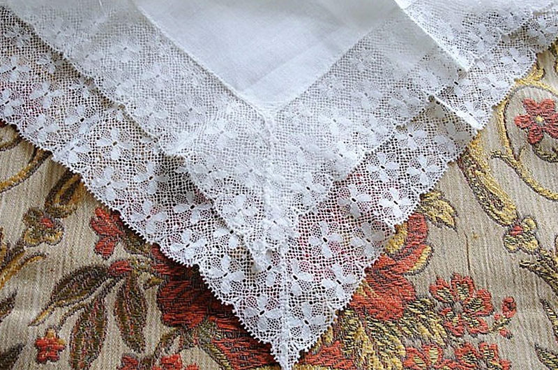 5 Irish Wedding Traditions To Include In Your Ceremony Irish Lace Wedding Handkerchief
