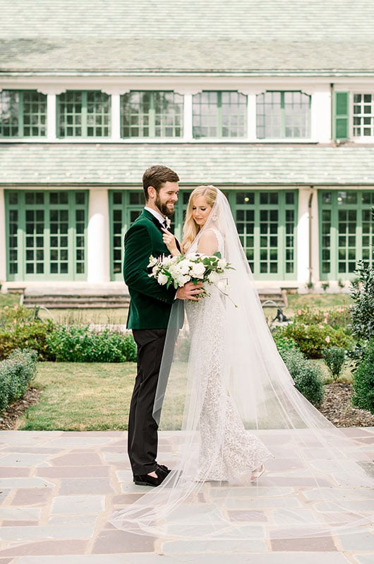 A Contemporary Chic Elopement At The Reynolda House Museum Of American Art Full Body Couple Portrait