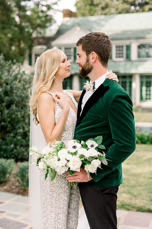 A Contemporary Chic Elopement At The Reynolda House Museum Of American Art Intimate Couple Photo