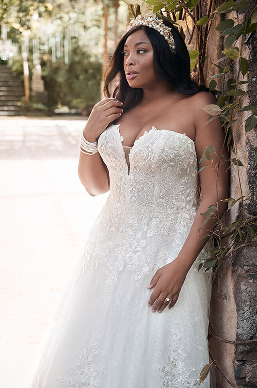 Project Runway Supermodel Liris Crosse Discusses Bridal Fashion Diversity Maggie Sottero Tennyson