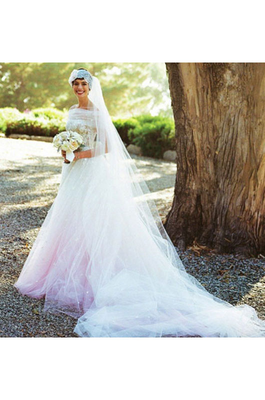 Recreate Famous Weddings For Your Modern Ceremony Anne Hathaway Wedding Photo