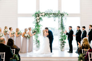 How To Plan An Interesting Wedding Ceremony Kiss The Bride