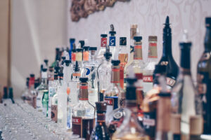 Four Tips On How To Set Up The Perfect Wedding Bar Bar