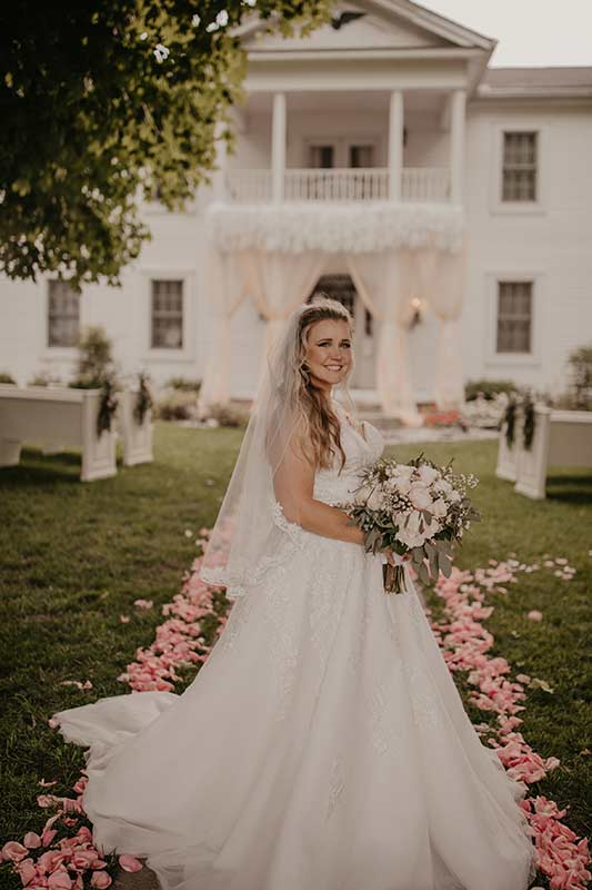 Bethany And Dakota Caudill Celebrate An Outdoor Monticello Kentucky Wedding Bride Bethany And Dakota Caudill Celebrate An Outdoor Monticello Kentucky Wedding Bride