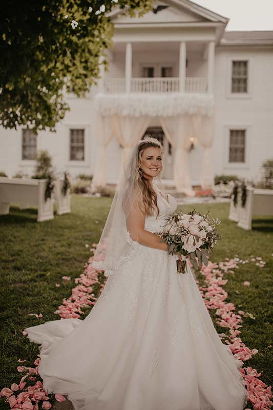 Bethany And Dakota Caudill Celebrate An Outdoor Monticello Kentucky Wedding Bride