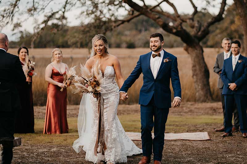 Kelly Rhodes And Jarrett Frank Marry At A Family Home On Johns Island South Carolina Aisle