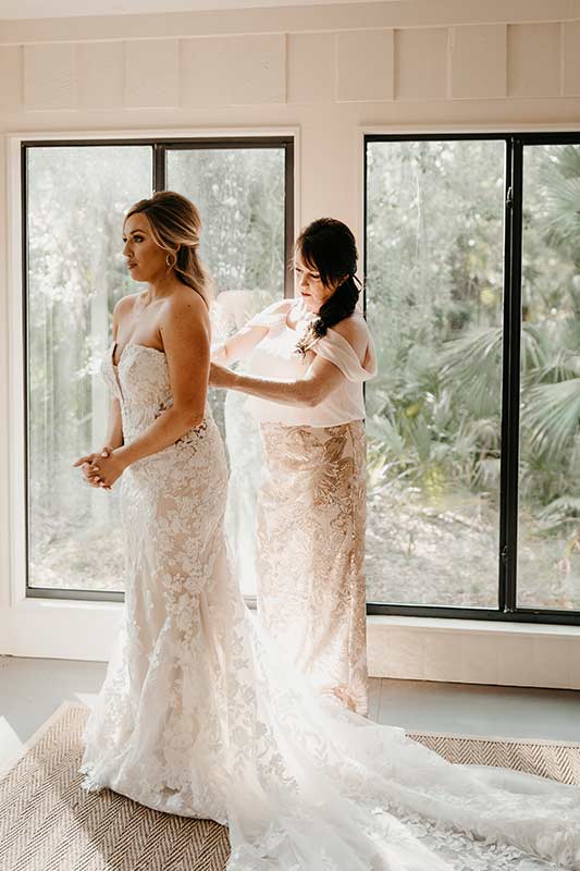 Kelly Rhodes And Jarrett Frank Marry At A Family Home On Johns Island South Carolina Getting Ready