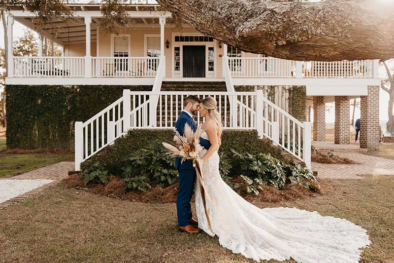 Kelly Rhodes And Jarrett Frank Marry At A Family Home On Johns Island South Carolina Newlyweds
