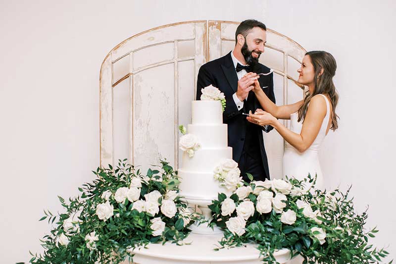 Kristin Bartlett And Steven Barner Marry In Texas Cake Cutting